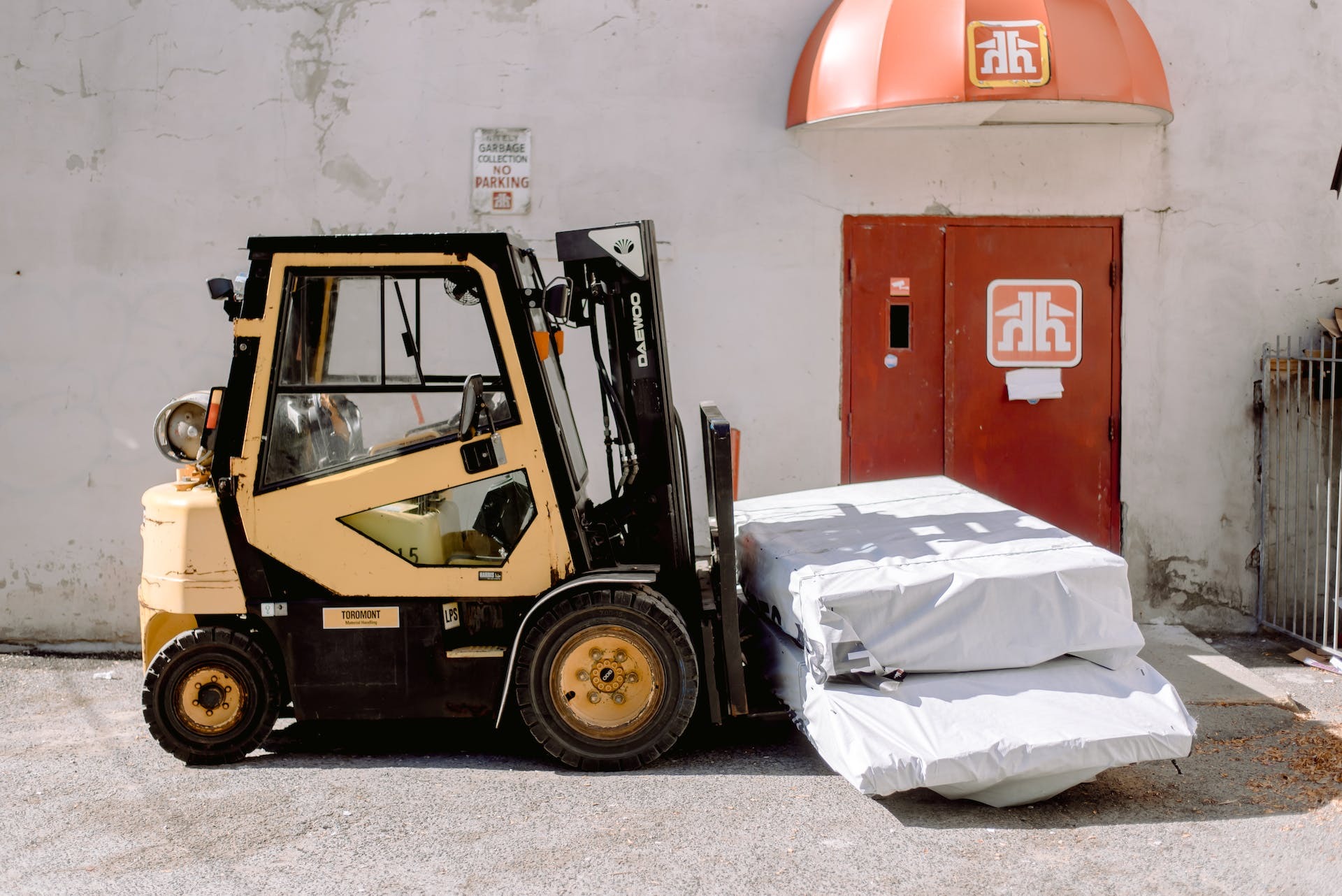 Fresno company on site Forklift training